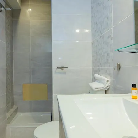 B21 - Oliveira Cozy Flat * Lagos