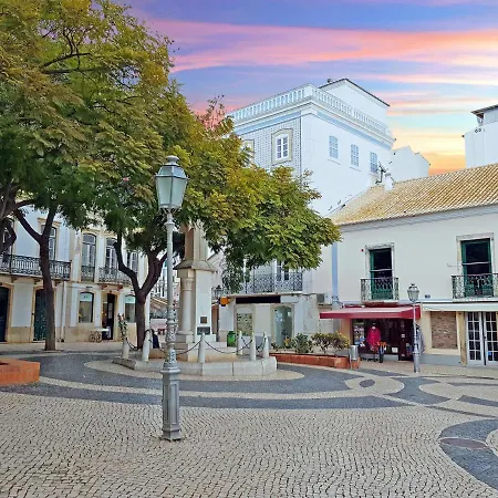 B21 - Oliveira Cozy Flat Lagos